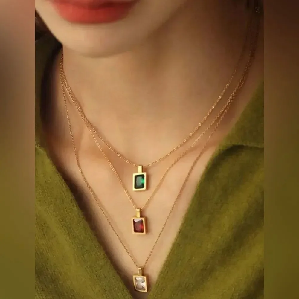green stone pendant necklace A712
